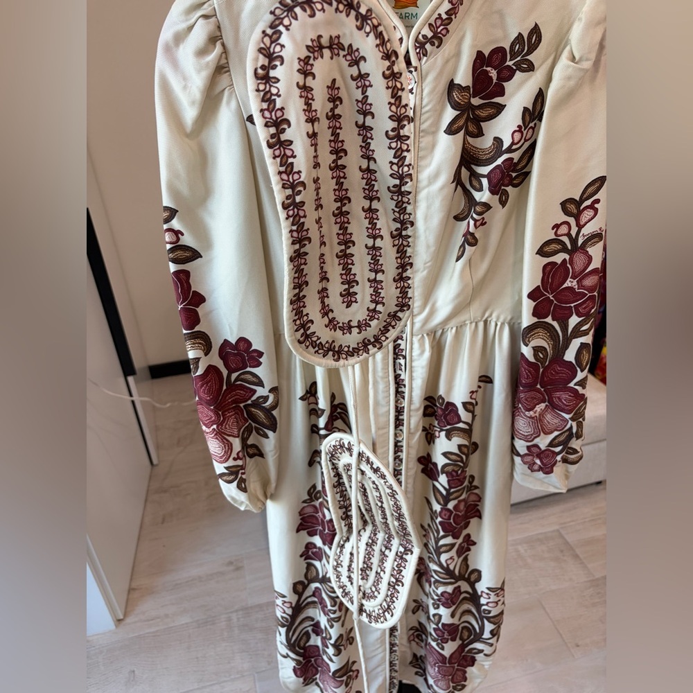 Farm Rio: Sand Renata Floral Long Sleeve
Midi Dress - Picture 12 of 16